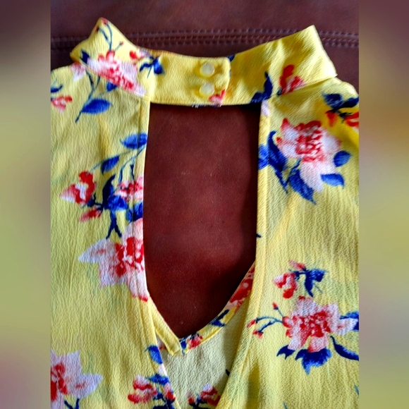 Unique Ladies Top - Picture 5 of 8